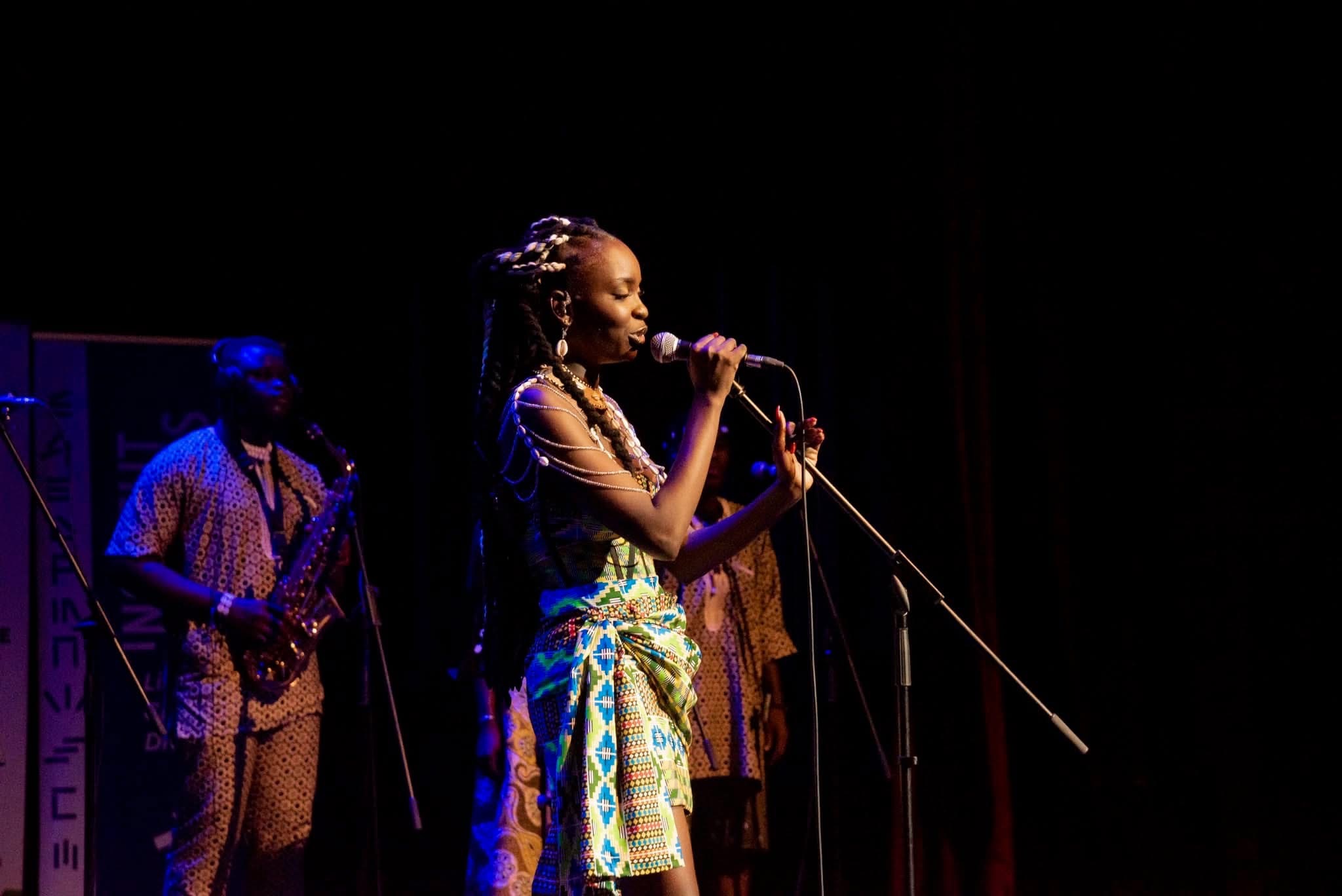 Mwassi Moyindo en spectacle de slam Mwassi Moyindo en spectacle de slam